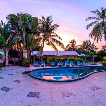 Coconut Resort Hotel Patong Exterior foto