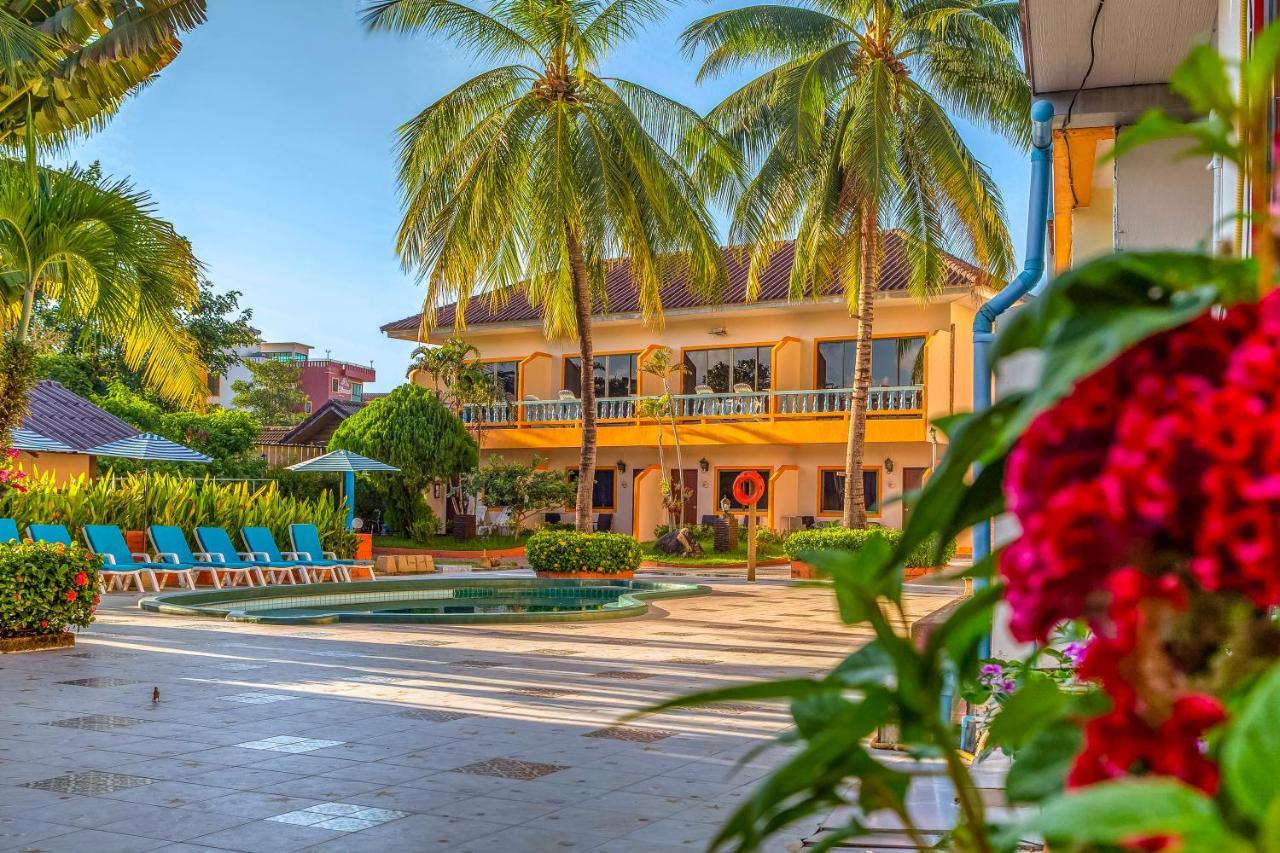 Coconut Resort Hotel Patong Exterior foto